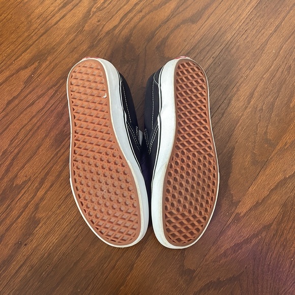 lightly worn - Picture 3 of 3